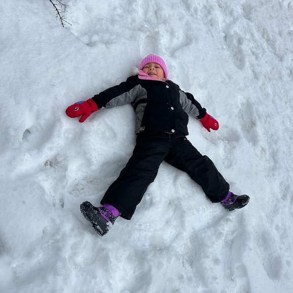 Reselling our clothing/ shoes that we no longer use but still have life to them - Picture 2 of 2